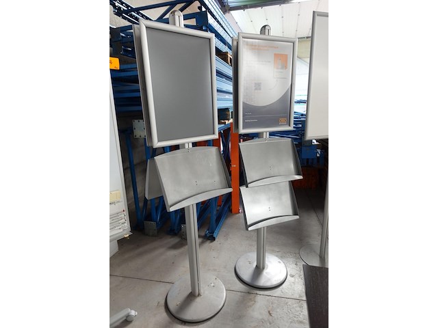 Verrijdbaar whitebord + 4x diverse presentatiebord - afbeelding 3 van  4