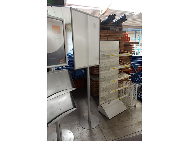 Verrijdbaar whitebord + 4x diverse presentatiebord - afbeelding 4 van  4