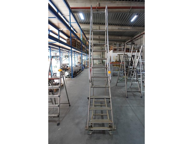 Verrijdbare alu magazijnladder - afbeelding 2 van  3