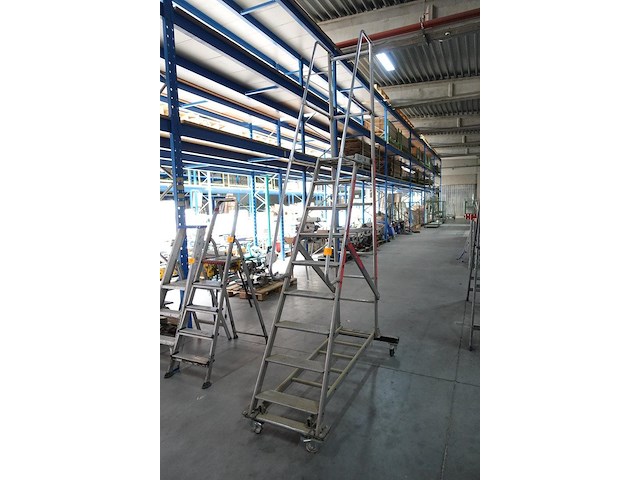 Verrijdbare alu magazijnladder - afbeelding 3 van  3