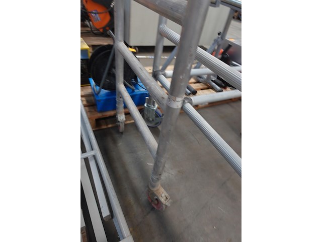 Verrijdbare alu stelling altrex - afbeelding 3 van  4