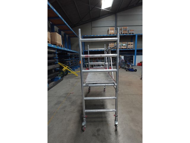 Verrijdbare alu stelling altrex - afbeelding 2 van  7
