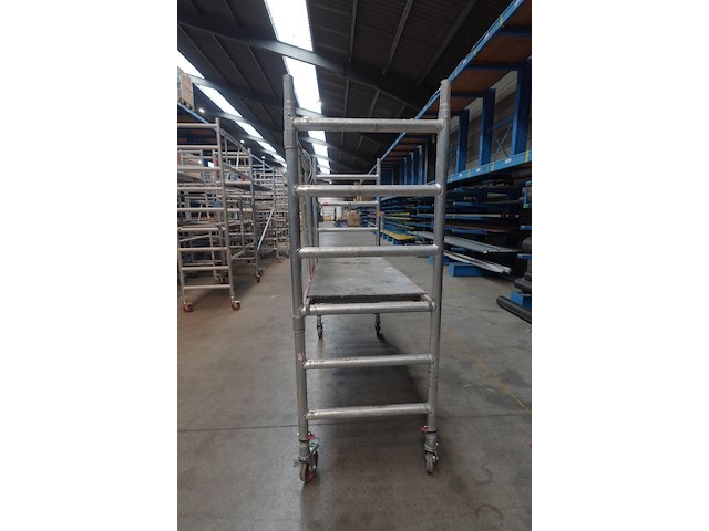 Verrijdbare alu stelling altrex - afbeelding 3 van  7