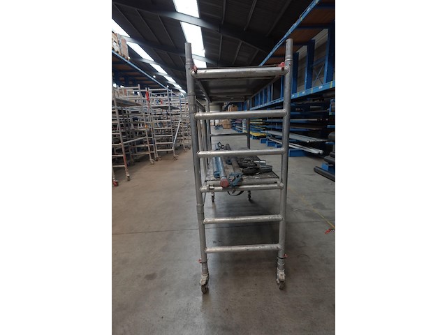 Verrijdbare alu stelling altrex - afbeelding 2 van  7