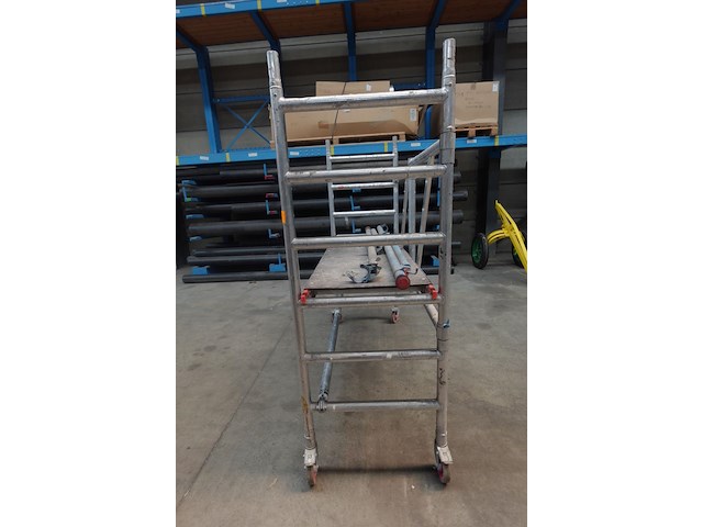 Verrijdbare alu stelling altrex - afbeelding 2 van  5