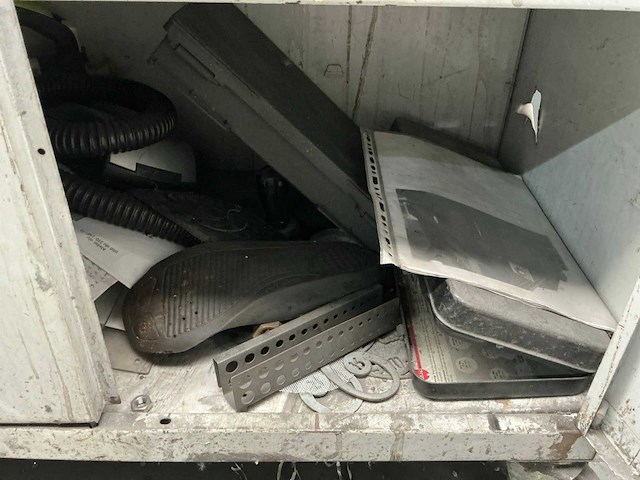 Verrijdbare alu werktafel en werkkast - afbeelding 9 van  9