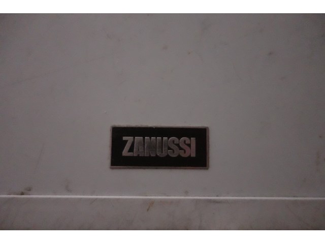 Verrijdbare bakdiepvries zanussi - afbeelding 2 van  4