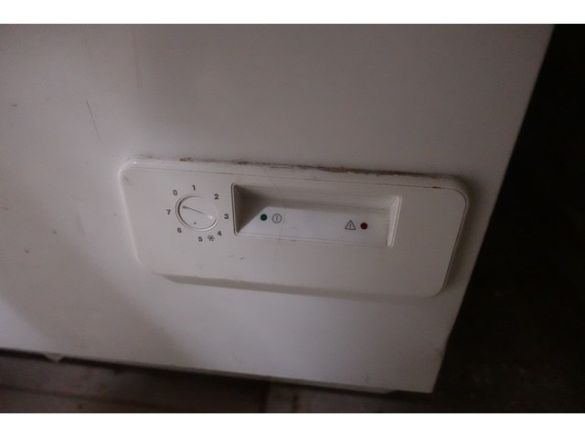 Verrijdbare bakdiepvries zanussi - afbeelding 3 van  4