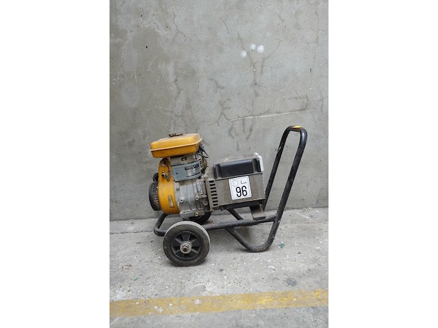 Verrijdbare benzine generator robin - afbeelding 1 van  10