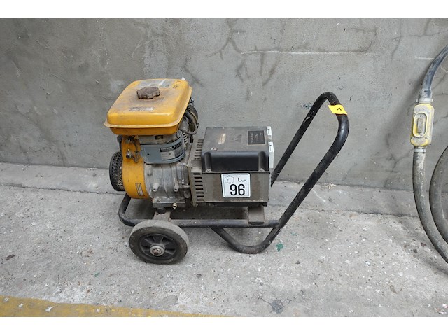 Verrijdbare benzine generator robin - afbeelding 3 van  10