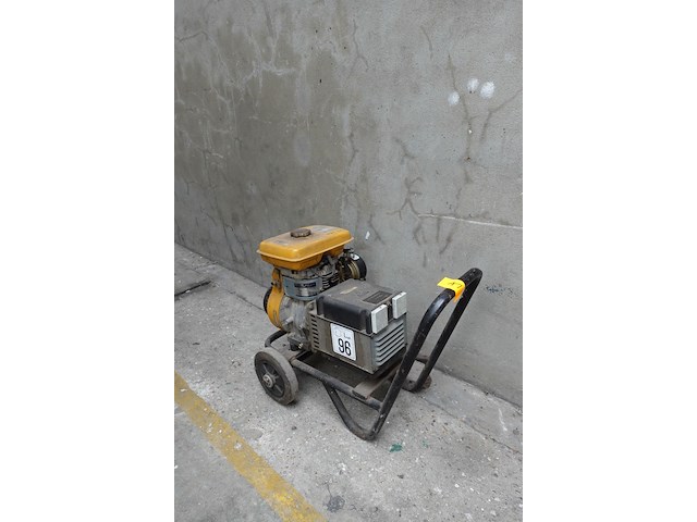 Verrijdbare benzine generator robin - afbeelding 4 van  10