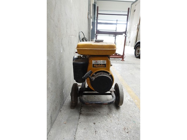 Verrijdbare benzine generator robin - afbeelding 5 van  10