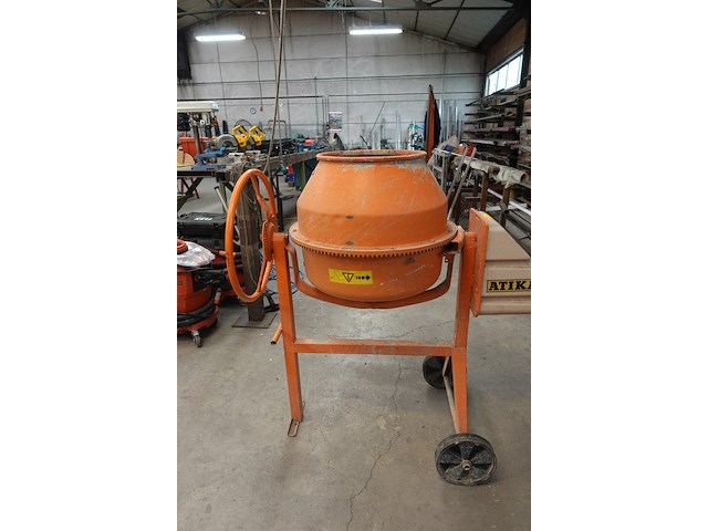 Verrijdbare betonmolen atika - afbeelding 1 van  6