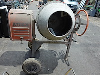 Verrijdbare betonneuze atika