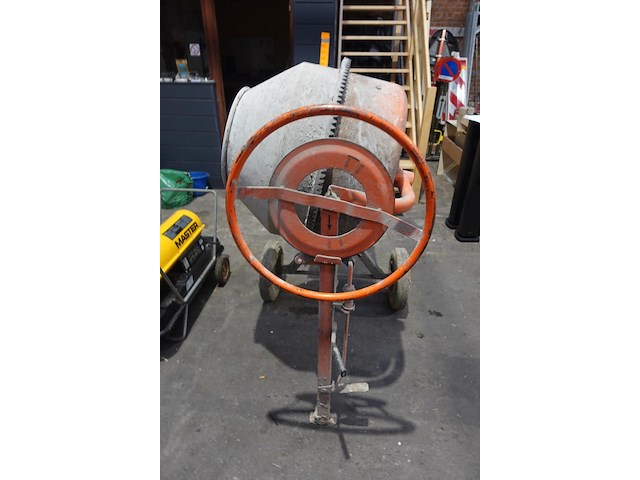 Verrijdbare betonneuze atika - afbeelding 4 van  6