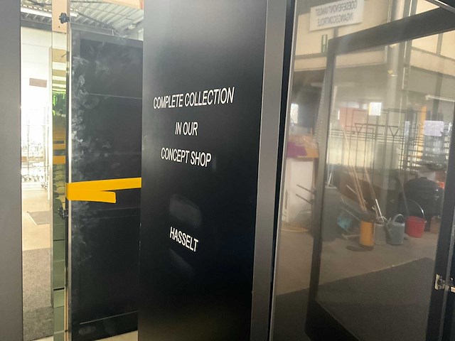 Verrijdbare beursstand met tv sony - afbeelding 8 van  11