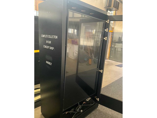 Verrijdbare beursstand met tv sony - afbeelding 9 van  11