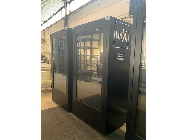 Verrijdbare beursstand met tv sony - afbeelding 11 van  11