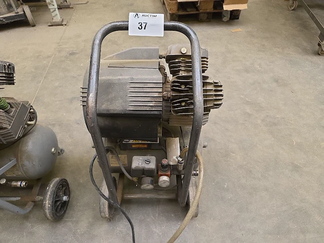 Verrijdbare compacte luchtcompressor s. magnum - afbeelding 1 van  4