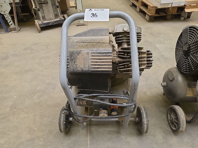Verrijdbare compacte luchtcompressor senco - afbeelding 1 van  3