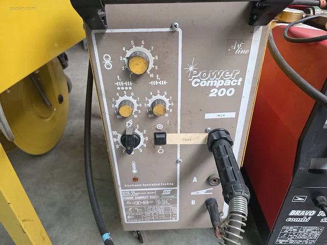 Verrijdbare compacte mig/mag toestel esab power... - afbeelding 2 van  5