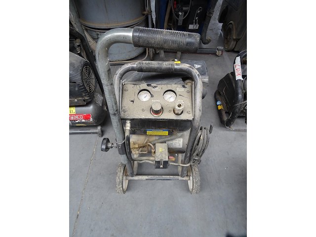 Verrijdbare compressor senco - afbeelding 3 van  4