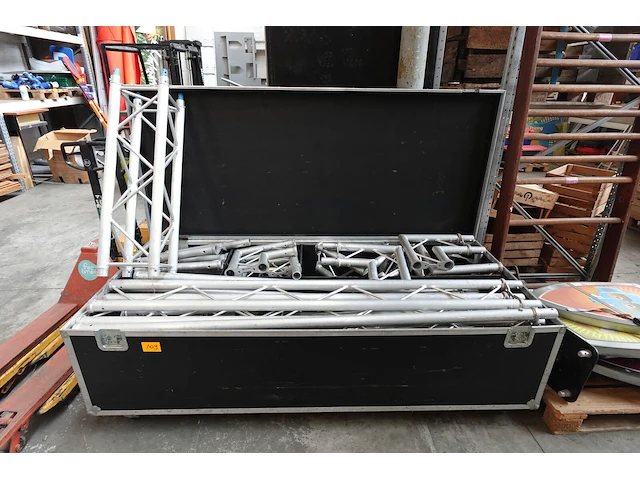 Verrijdbare flightcase + alu trussen - afbeelding 1 van  7