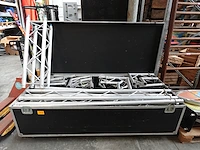 Verrijdbare flightcase + alu trussen