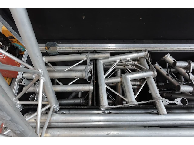 Verrijdbare flightcase + alu trussen - afbeelding 3 van  7