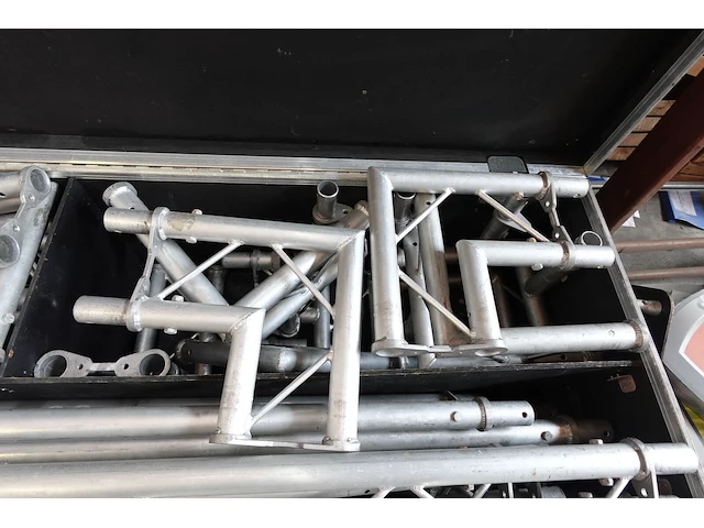 Verrijdbare flightcase + alu trussen - afbeelding 4 van  7