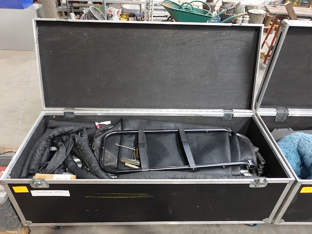 Verrijdbare flightcase + inhoud - afbeelding 1 van  3