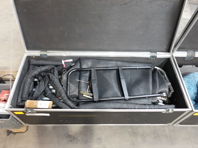 Verrijdbare flightcase + inhoud - afbeelding 2 van  3