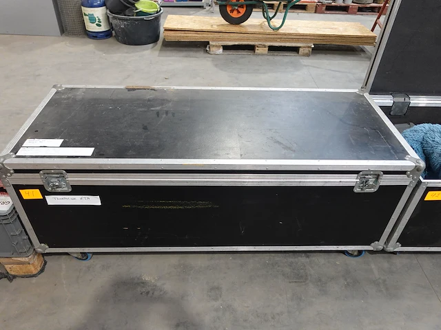 Verrijdbare flightcase + inhoud - afbeelding 3 van  3