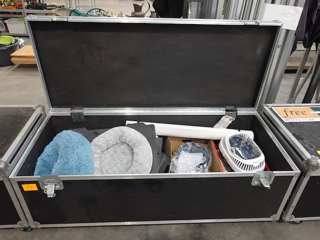 Verrijdbare flightcase + inhoud - afbeelding 1 van  3