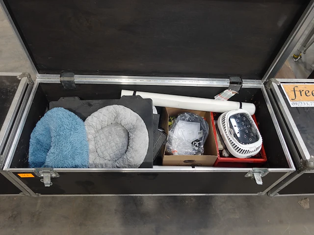 Verrijdbare flightcase + inhoud - afbeelding 2 van  3