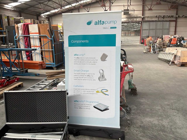 Verrijdbare flightcase met banners - afbeelding 1 van  1