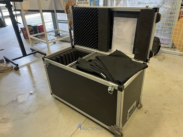 Verrijdbare flightcase met toetsenborden en laptoptassen hp - afbeelding 1 van  3