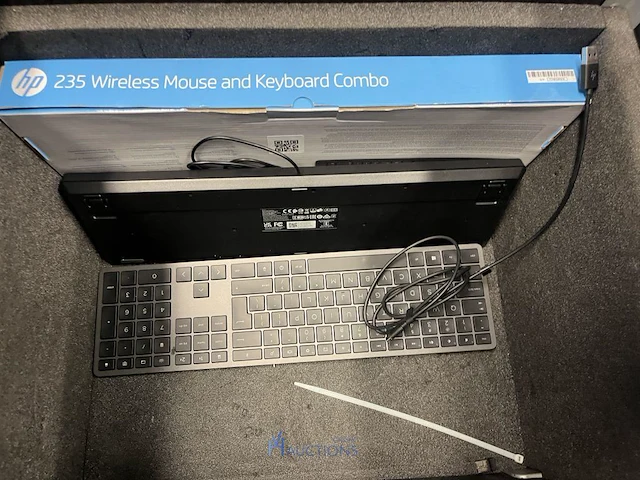 Verrijdbare flightcase met toetsenborden en laptoptassen hp - afbeelding 3 van  3