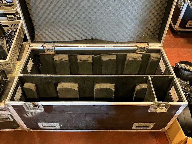 Verrijdbare flightcase voor 8x elation rayzor - afbeelding 1 van  3