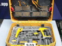 Verrijdbare gereedchapskoffer stanley met inhoud - afbeelding 1 van  4