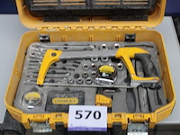 Verrijdbare gereedchapskoffer stanley met inhoud - afbeelding 2 van  4