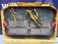 Verrijdbare gereedchapskoffer stanley met inhoud - afbeelding 3 van  4