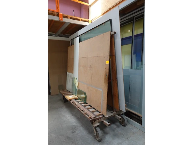 Verrijdbare glasbok - afbeelding 1 van  3