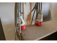 Verrijdbare houten bak + verlengkabels cee stekker - afbeelding 1 van  4