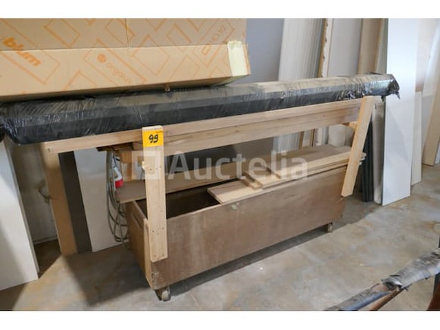 Verrijdbare houten bak + verlengkabels cee stekker - afbeelding 2 van  4