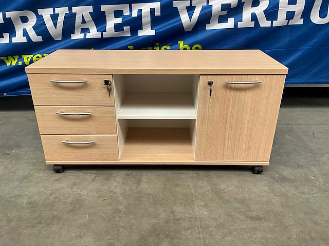 Verrijdbare houten opbergkast (2x) - afbeelding 1 van  5