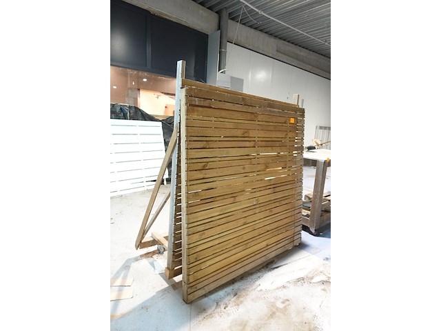Verrijdbare houten schutting + paneel - afbeelding 1 van  4