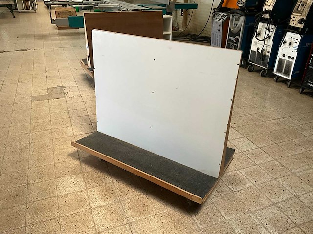 Verrijdbare houten stapel/platenbok - afbeelding 2 van  4