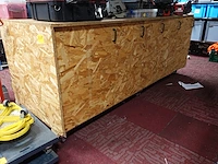 Verrijdbare houten werktafel + bankschroef