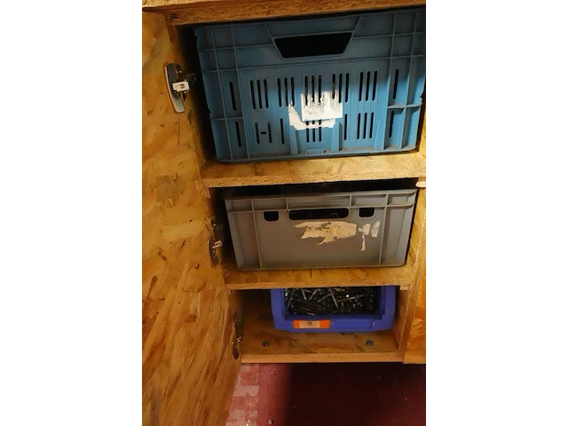 Verrijdbare houten werktafel + bankschroef - afbeelding 4 van  7